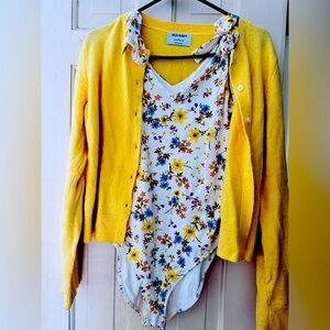 Adorable Sweater and bodysuit combo!! 💛 Size S